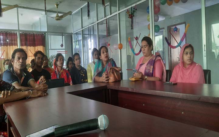 পাবনায় হিজড়া জনগোষ্ঠির জীবনমান উন্নয়ন প্রশিক্ষণ শুরু