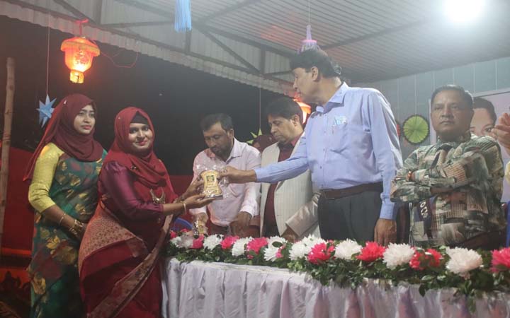 ইবির বঙ্গমাতা হলে জমকালো আয়োজনে বিদায়ী সংবর্ধনা