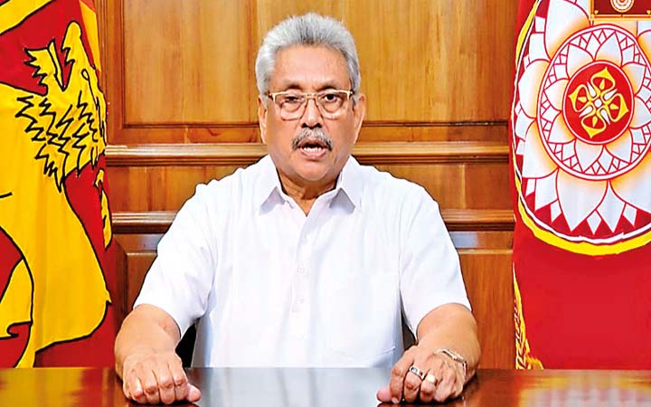 বিক্ষোভের মুখে সরকারি বাড়ি ছেড়ে পালালেন শ্রীলঙ্কার প্রেসিডেন্ট