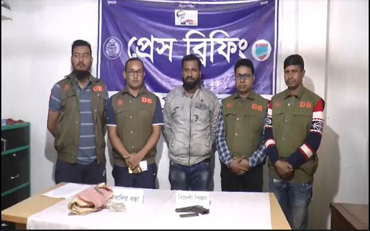 যশোরে অস্ত্রসহ চরমপন্থী দলের সদস্য গ্রেফতার