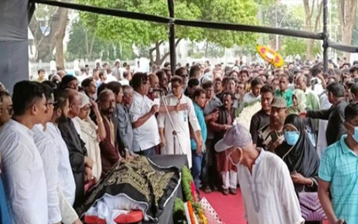 কেন্দ্রীয় শহীদ মিনারে ফারুকের লাশ, সর্বস্তরের শ্রদ্ধা