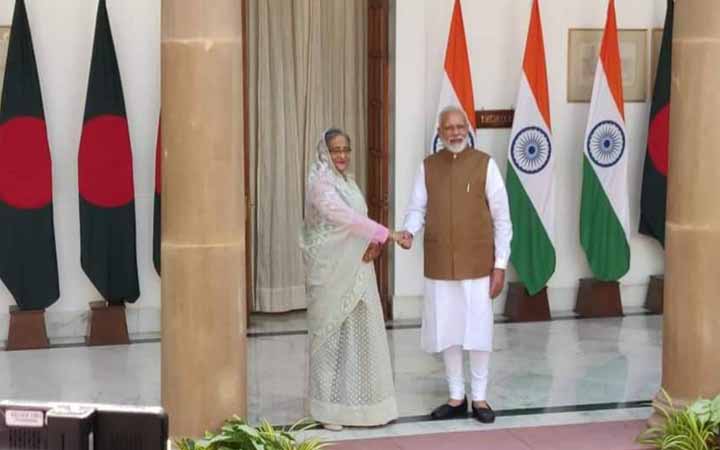 নয়া দিল্লীতে বৈঠকে বসেছেন হাসিনা-মোদী
