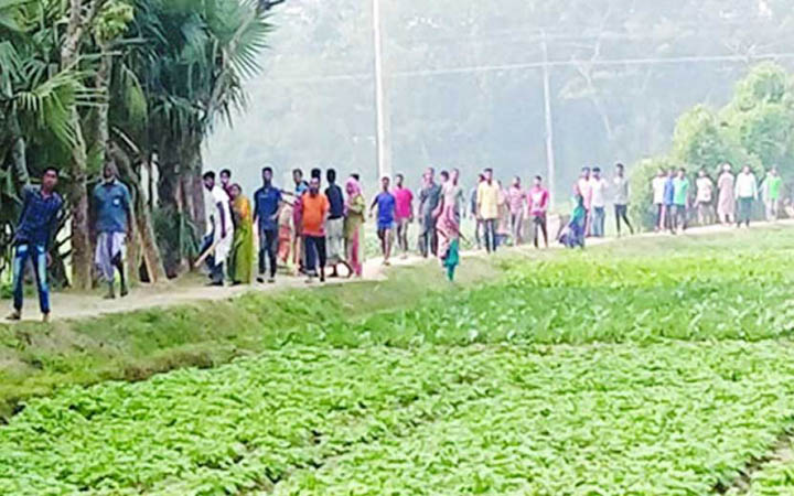 চান্দিনায় দুই প্রার্থীর সমর্থকদের সংঘর্ষ, একজনকে কুপিয়ে জখম