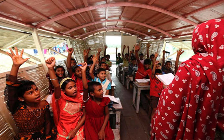 ‘জলবায়ু সংগ্রামী’ খেতাব পেলেন চলনবিলের নৌকা স্কুলের উদ্ভাবক