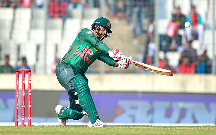 ফিফটি করে ফিরলেন তামিম