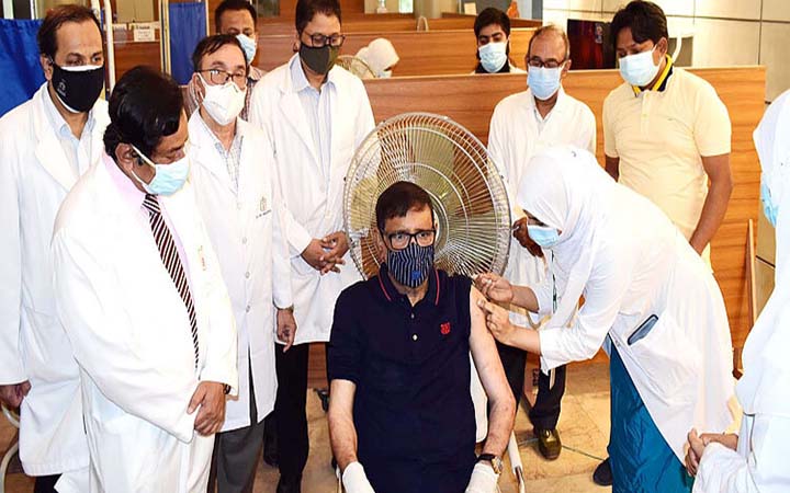 করোনার টিকা নিলেন ওবায়দুল কাদের