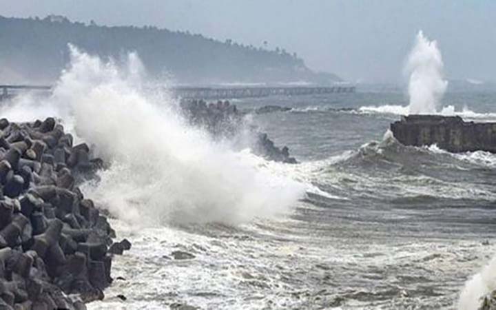 ধেয়ে আসছে ঘূর্ণিঝড় ‘ইয়াস’,