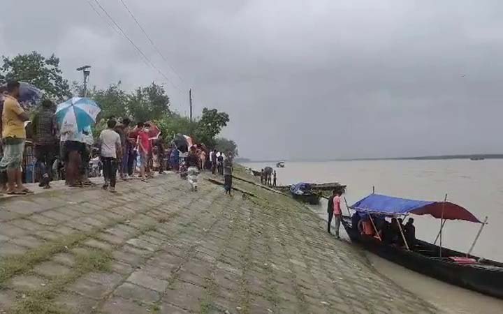 কুষ্টিয়ার দৌলতপুরে পদ্মা নদীতে ডুবে দুই কলেজ ছাত্র নিখোঁজ