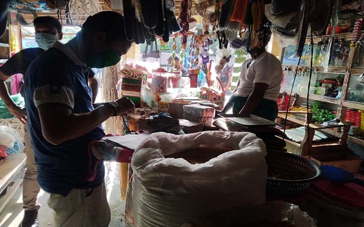 নেত্রকোনায় নকল ব্যান্ডরোলযুক্ত বিড়ি জব্দ,ব্যাবসায়ীকে জরিমানা