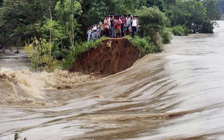 পশ্চিমবঙ্গে বন্যা, মৃত ১৬