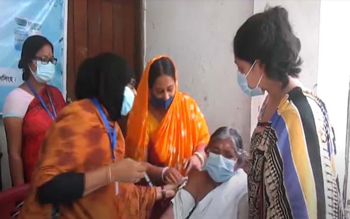 ব্যাপক উৎসাহ উদ্দীপনায় ময়মনসিংহে করোনার গন টিকা শুরু
