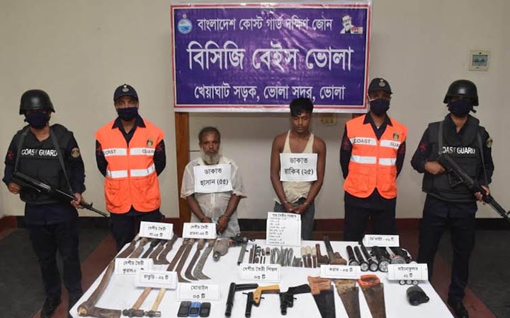 ভোলার বোরহানউদ্দিনে দেশি অস্ত্রসহ দুই ডাকাত আটক