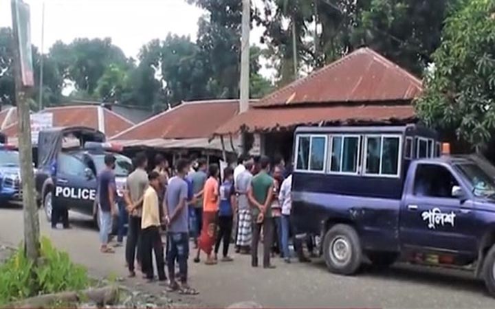 পাবনার গ্রামবাজারে স্বর্ণের দোকানসহ চারটি প্রতিষ্ঠানে দুর্ধর্ষ ডাকাতি