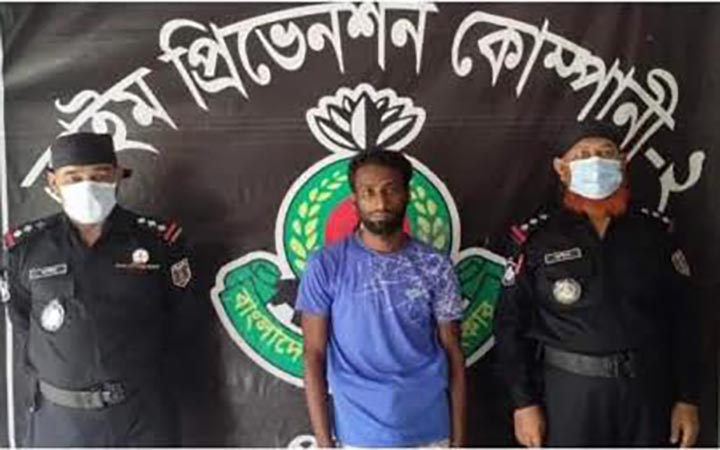 পাবনায় বিদেশি রিভলবার ও মাদকসহ শীর্ষ সন্ত্রাসী শাহিন গ্রেফতার