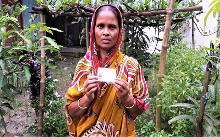 জীবিত সুমিত্রা এখন ‘মৃত’! চাকরি হারানোর ভয়ে কান্নাকাটি