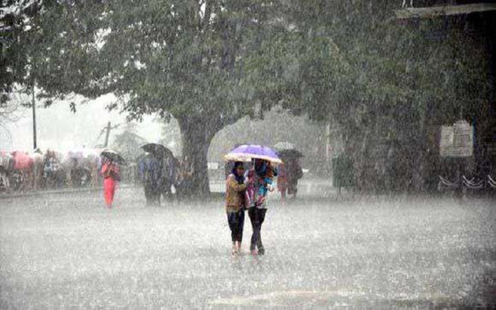 সারাদেশে হালকা থেকে মাঝারি ধরণের বৃষ্টি ও বজ্রসহ বৃষ্টির সম্ভাবনা