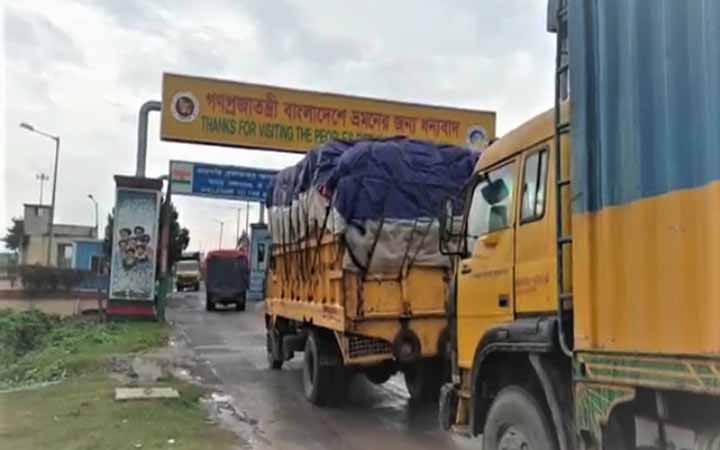 শারদীয় দূর্গা পুজা উপলক্ষে সরকারের বিশেষ অনুমতিতে ইলিশের প্রথম চালান গেল ভারতে