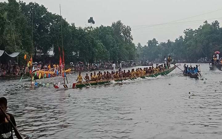 চিকনাই নদীতে শেষ হলো নৌকা বাইচ চুড়ান্ত প্রতিযোগিতা