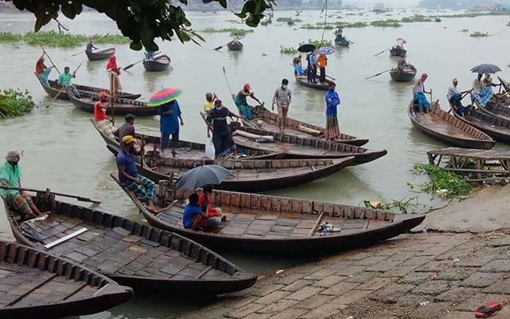 তুরাগে ট্রলারডুবি: তিন মরদেহ উদ্ধার, নিখোঁজ ৭