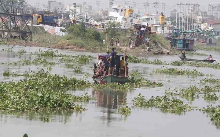 তুরাগ নদে ট্রলারডুবি : আরও একটি শিশুর মৃতদেহ উদ্ধার
