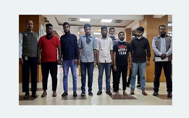 উইকম ডটকম ও থলে ডটকমের  ৬ জন গ্রেফতার