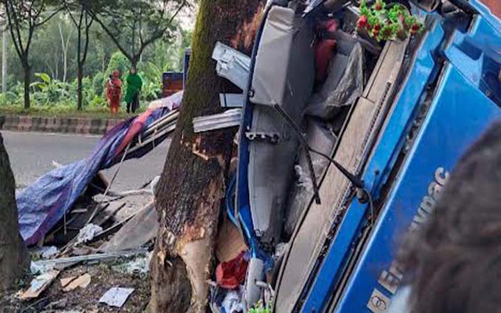 নিরাপদ সড়ক  দিবসে ফেনীতে সড়ক দুর্ঘটনায় নিহত ৩