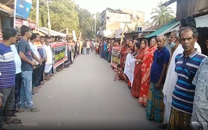 দেশব্যাপী সাম্প্রদায়ীক হামলার প্রতিবাদে যশোরে মানববন্ধন