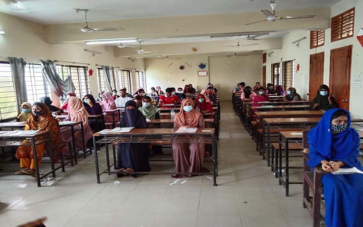 কুবি কেন্দ্রে 'খ' ইউনিটের পরীক্ষা শুরু