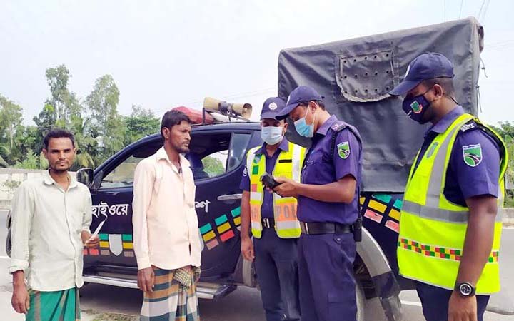 সড়ক দুর্ঘটনা রোধে কুমিল্লা-নোয়াখালী আঞ্চলিক মহাসড়কে যৌথ অভিযান