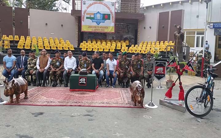 ইন্দো-বাংলাদেশ যৌথ  সাইকেলিং অভিযানে অংশ নিতে ভারতের ১৯ সেনা সদস্য বাংলাদেশে