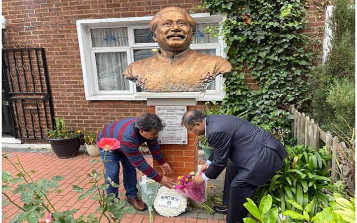 লন্ডনে বঙ্গবন্ধুর ভাস্কর্যে তথ্যমন্ত্রীর শ্রদ্ধা নিবেদন