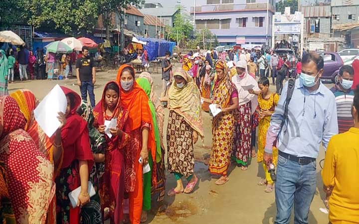 বস্তিতে টিকা দেওয়া শুরু