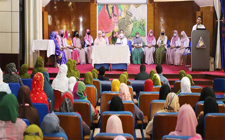 স্যানিটারি ন্যাপকিন ব্যবহারে সচেতনতামূলক অনুষ্ঠান