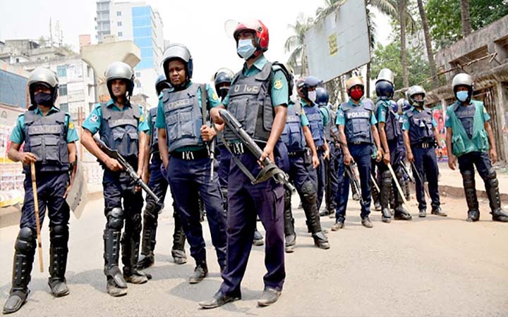 দেশজুড়ে সতর্ক অবস্থানে পুলিশ