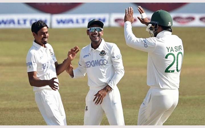 তাইজুলের স্পেন ভেলকিতে দিশেহারা পাকিস্তান