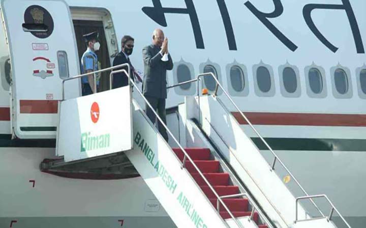 ৩ দিনের সফর শেষে ভারতীয় রাষ্ট্রপতির ঢাকা ত্যাগ