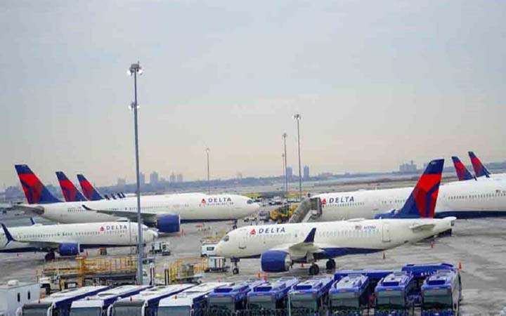 ওমিক্রন আতঙ্কে বিশ্বে সাড়ে ১১ হাজার ফ্লাইট বাতিল