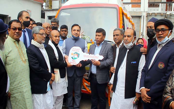 পাবিপ্রবি’র পর এবার পাবনা পৌরসভা পেল ভারত সরকারের লাইফ সাপোর্ট অ্যাম্বুলেন্স