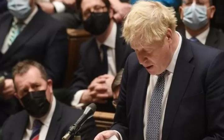 লকডাউনের মধ্যে মদের পার্টি করে পদত্যাগের দাবির মুখে ব্রিটিশ প্রধানমন্ত্রী