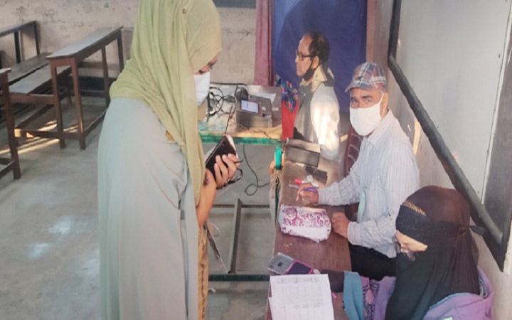 ভোট দিলেন তৈমুরের স্ত্রী ও কন্যা