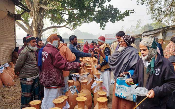 চুয়াডাঙ্গায়  খেজুর গুড়ের জমজমাট হাট
