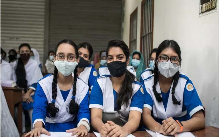 আবার বন্ধ শিক্ষা প্রতিষ্ঠান, ক্ষতি ঠেকাতে করণীয় কী