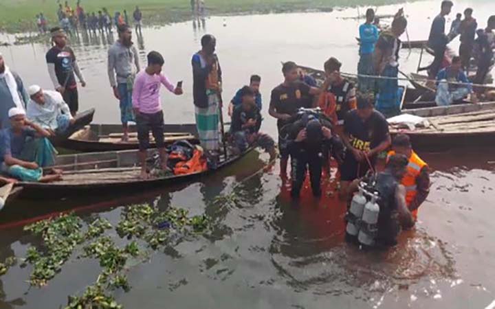 ডাকাতিয়া নদীতে ট্রলার-বাল্কহেড সংঘর্ষ, নিহত ৫