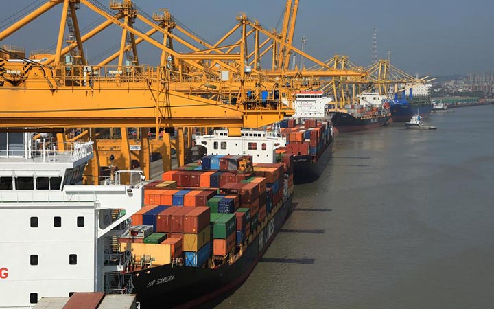 তৈরি পোশাক নিয়ে সরাসরি জাহাজ যাচ্ছে ইউরোপে