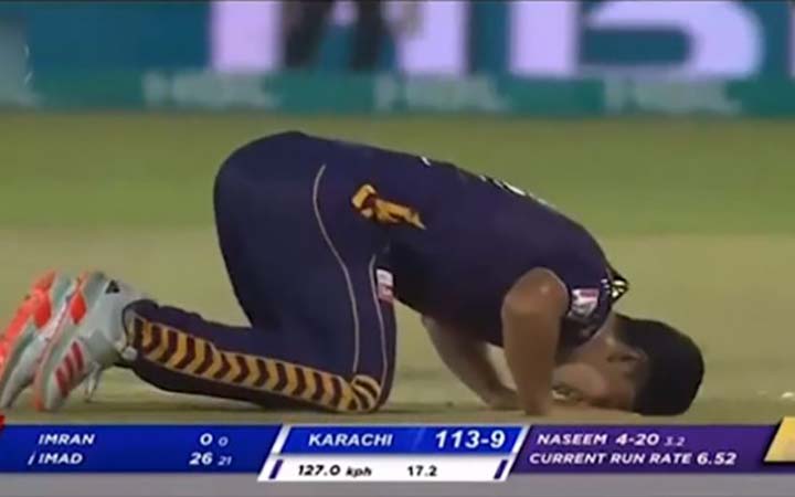 কোলাকুলি পরে আগে সেজদা করো, নাসিম শাহকে সরফরাজ