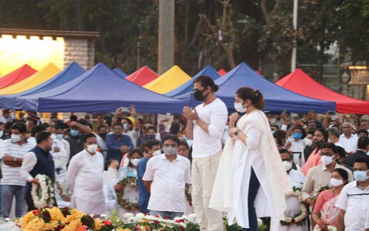 দোয়া করার জন্য শাহরুখকে এই আক্রমণ কেন?