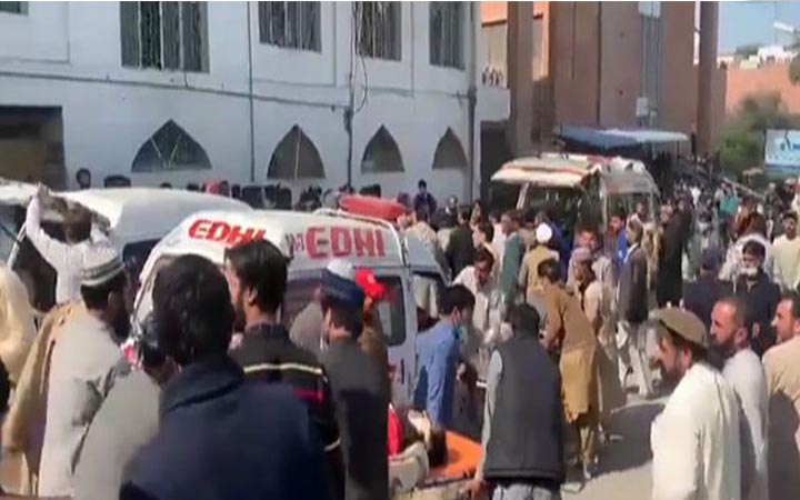 পাকিস্তানে মসজিদে বোমা হামলায় নিহত ৩০