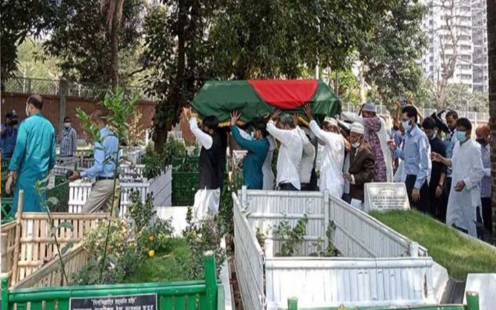 বনানীতে সাহাবুদ্দীন আহমদের দাফন সম্পন্ন