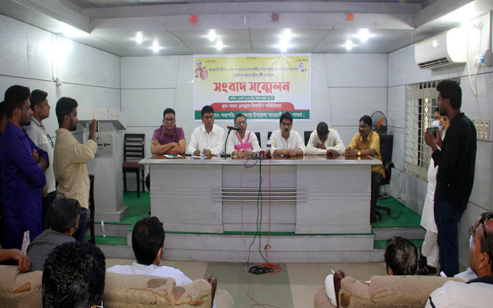 পাবনায় আওয়ামীলীগের ৩৩ নেতাকর্মীর নামে মিথ্যা মামলার প্রতিবাদে সংবাদ সম্মেলন