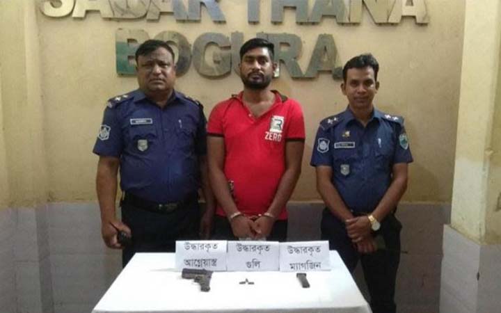বগুড়ায় ২২ মামলার আসামি ব্রাজিল অস্ত্রসহ গ্রেফতার